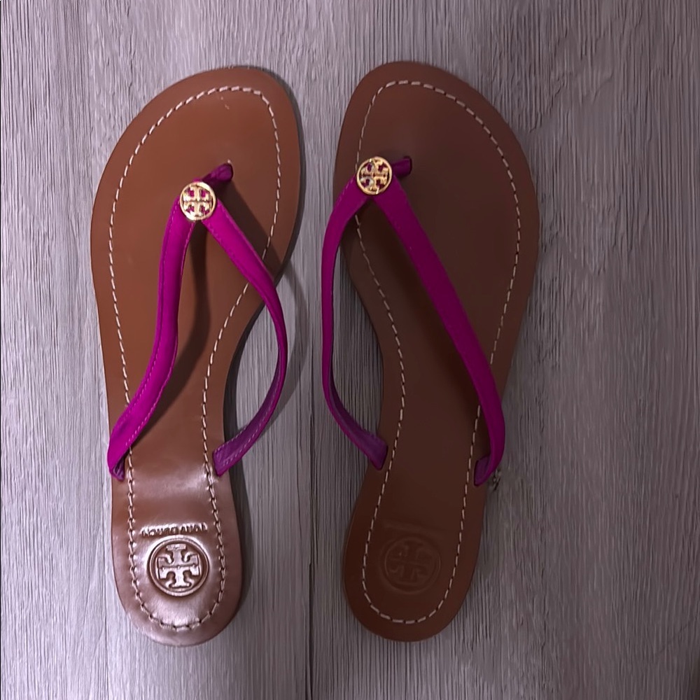 Tory Burch Magenta W/Gold Emblem On Classic Brown Sole Thong Flat Sandals